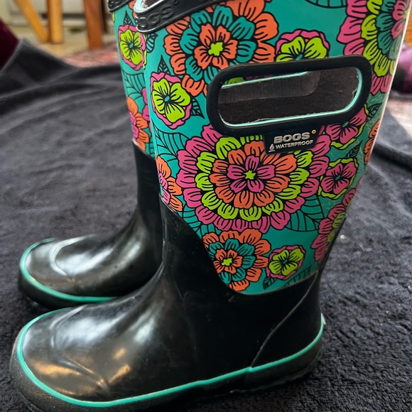 Bogs Waterproof Kids Boots Youth Size 2 Classic Pansies Classic Pull On Rain Mud - Picture 5 of 7